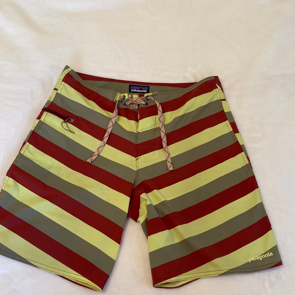 Patagonia Men's Yellow and Red Swim Trunks / Board Shorts Drawstring Size 32